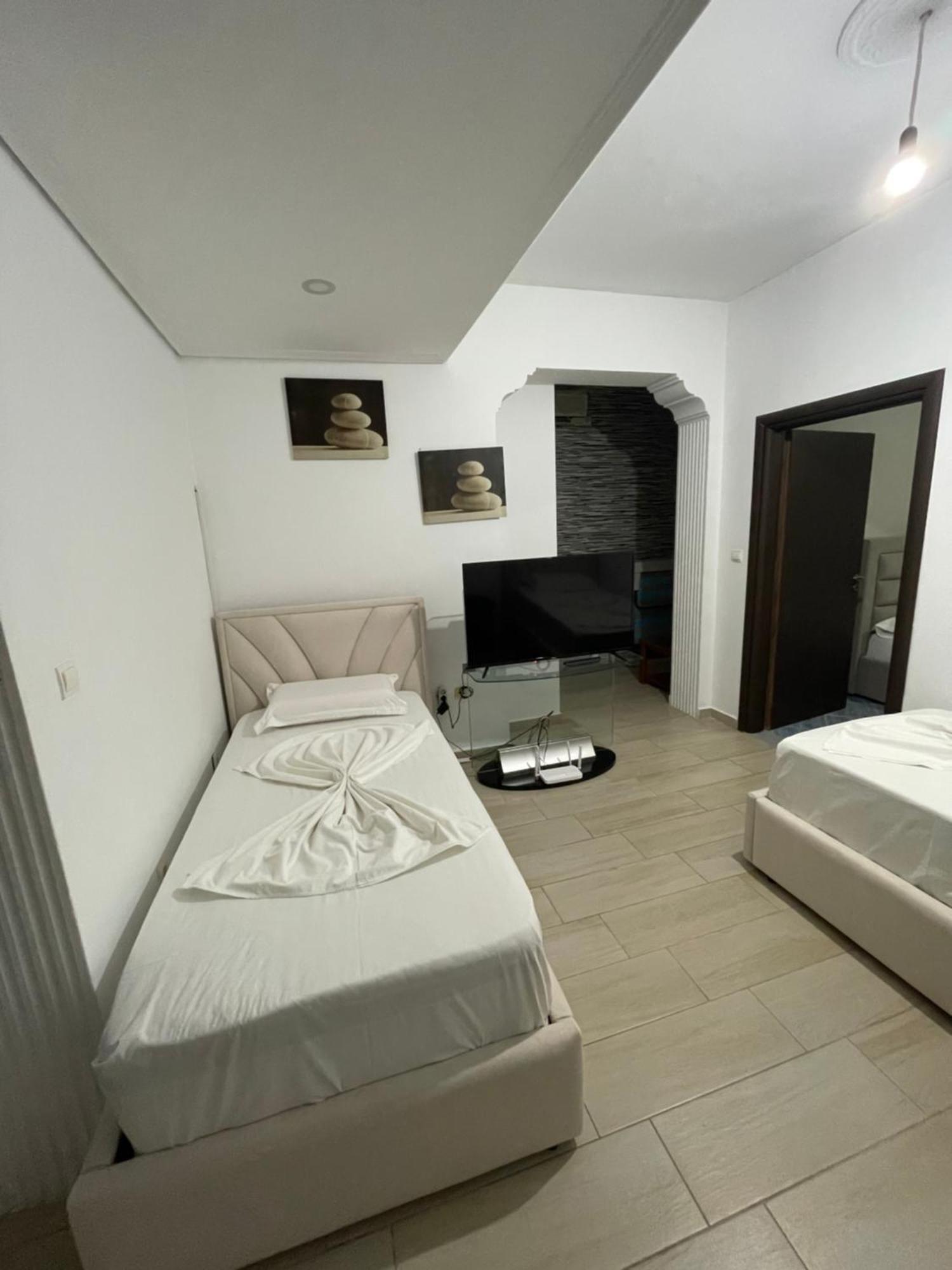 White Sarande